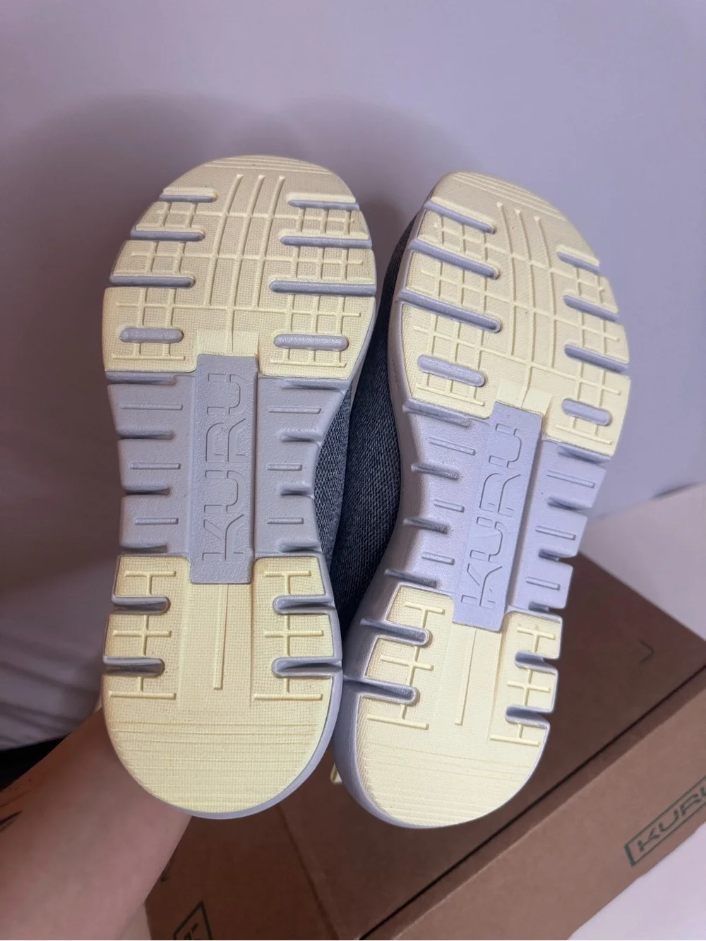 Kuru Flex Via women's sneaker Gray & Pale Yellow Athletic Sneakers Size 8
